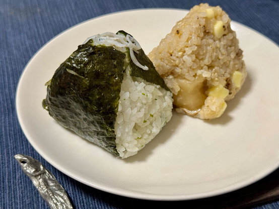おむすび権兵衛 釜揚げしらす / 秋田名物いぶりがっこチーズ玄米